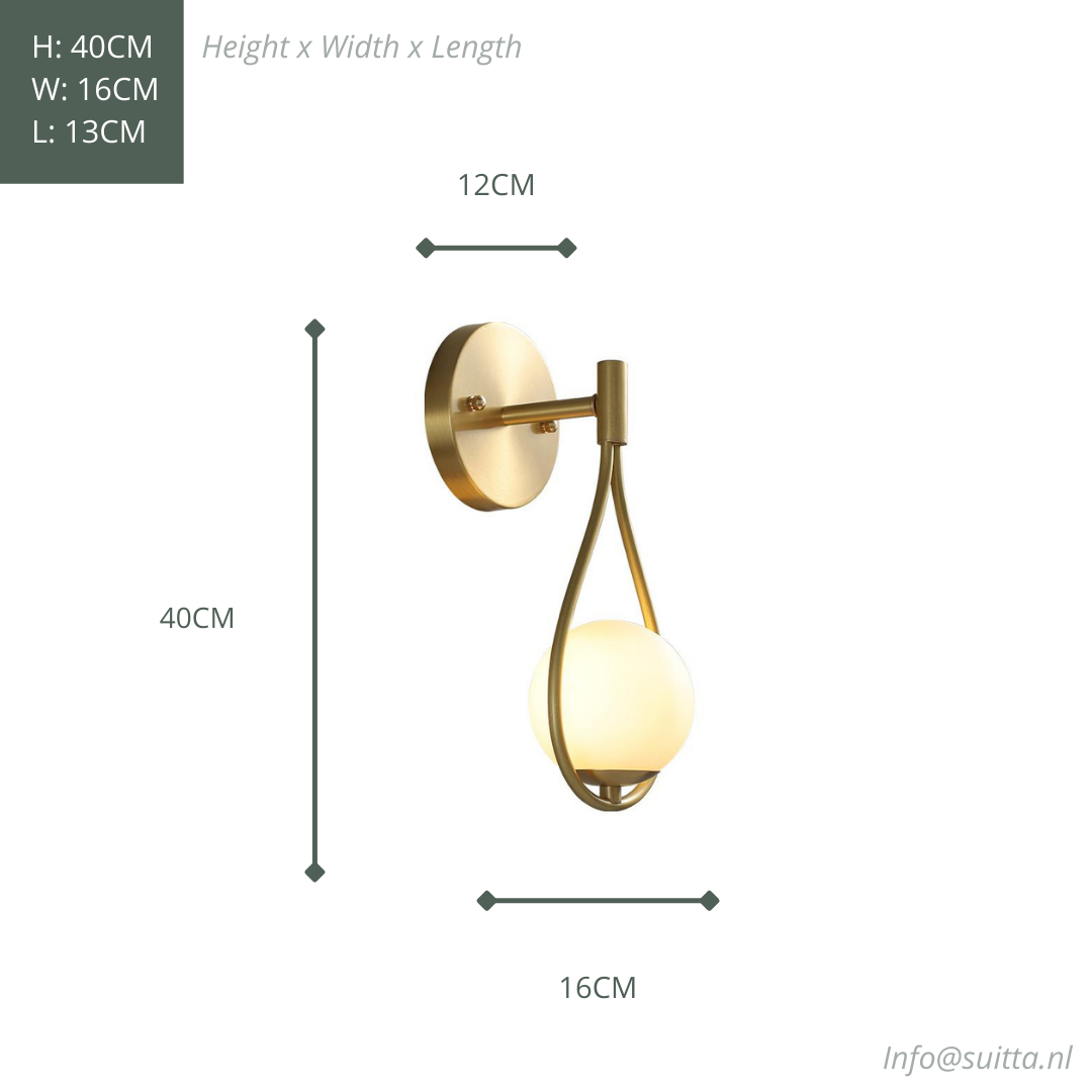 Gouden ronde wandlamp met bolvormig glas afmetingen