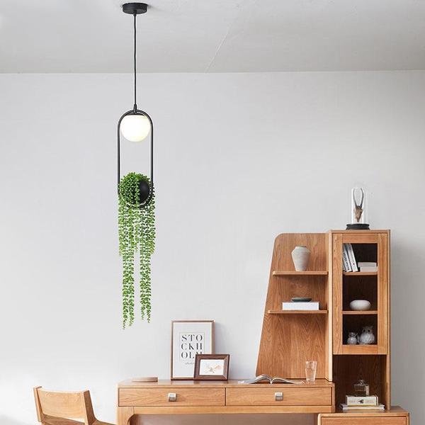 bloempot hanglamp met zwart armatuur